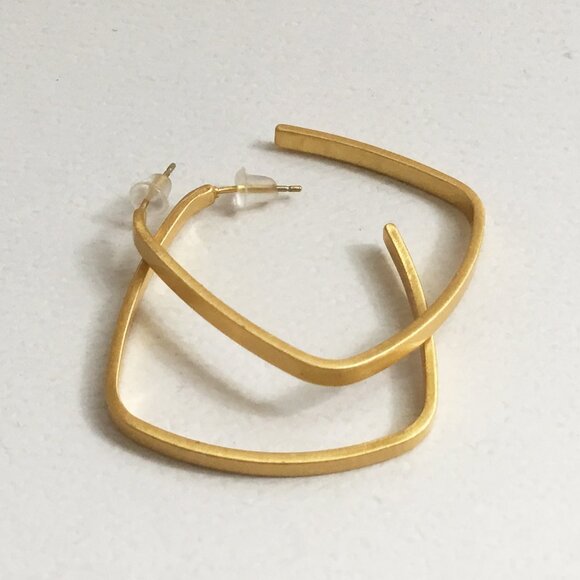 Dean Davidson Brushed Matte Gold Tone Tapered Square Hoop Earrings 1.5” - Picture 3 of 9